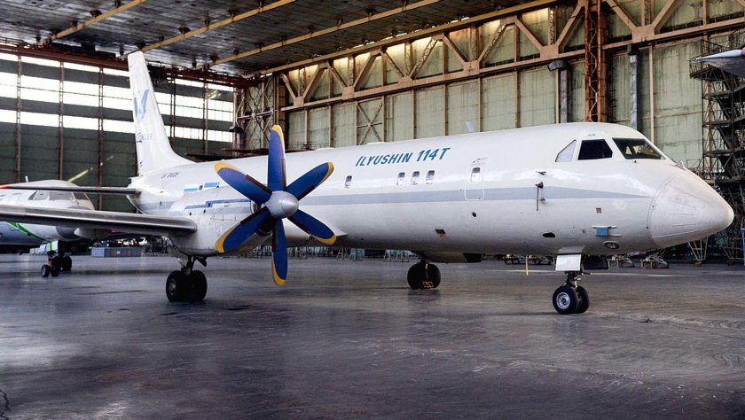 Турбовинтовой самолет ил-114