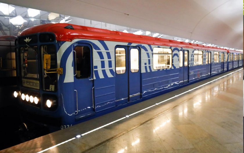 Поезд метро