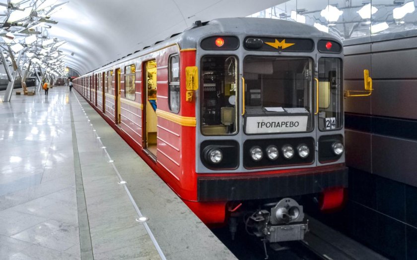 81-717 Красная стрела