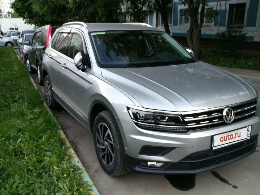 Volkswagen Tiguan 2018 серебристый