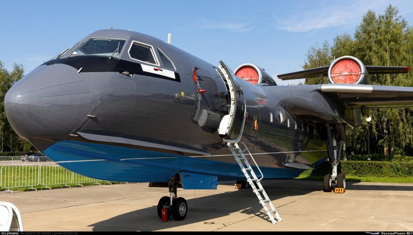 Самолет амфибия бе 200