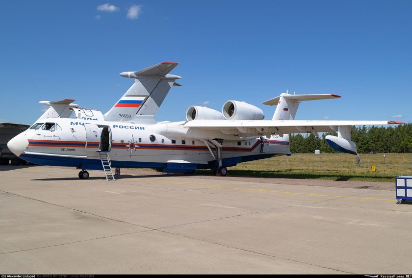 Самолет мчс россии бе 200