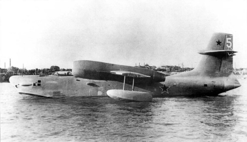 Реактивный гидросамолет бе-10