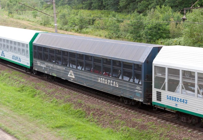 Вагон автомобилевоз 11-835