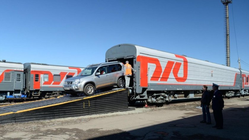 Вагон автомобилевоз 11-835