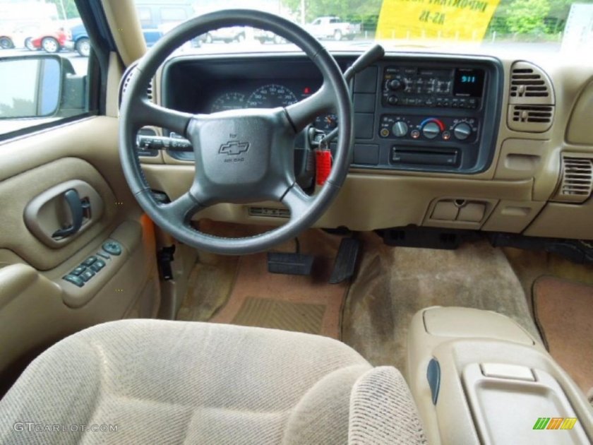 Chevrolet Suburban 1993 Interior