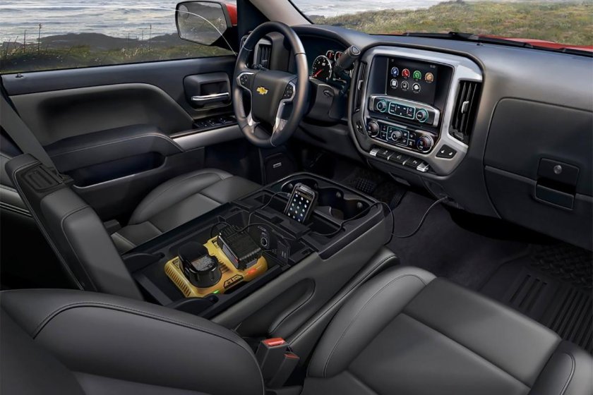 Chevrolet Silverado 2022 интерьер