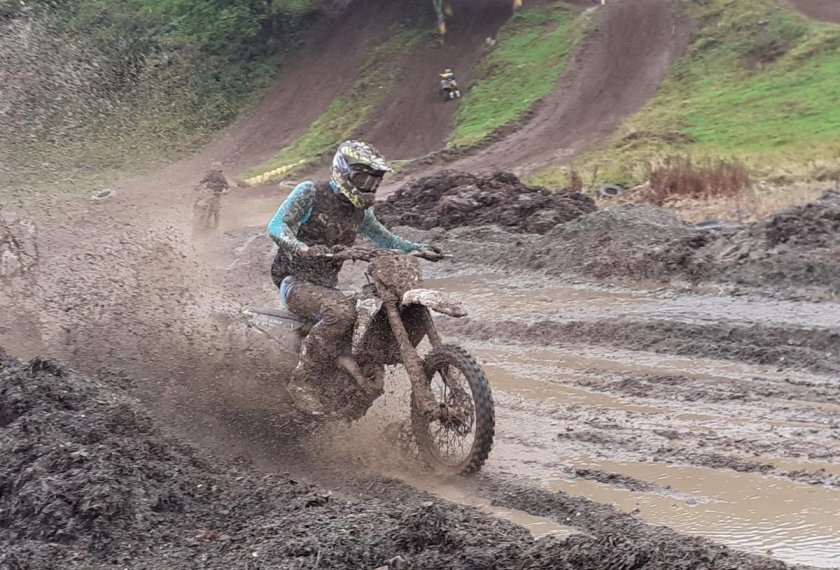 Мотоцикл по грязи