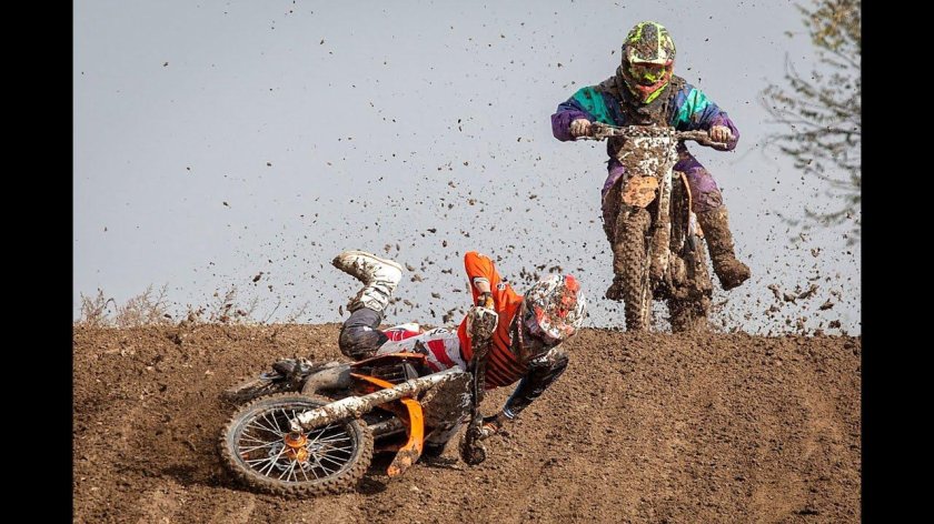 Гонки на мотоциклах по грязи