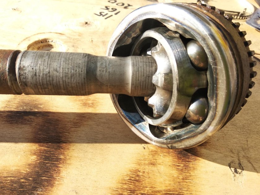 Наружная граната Рено Логан