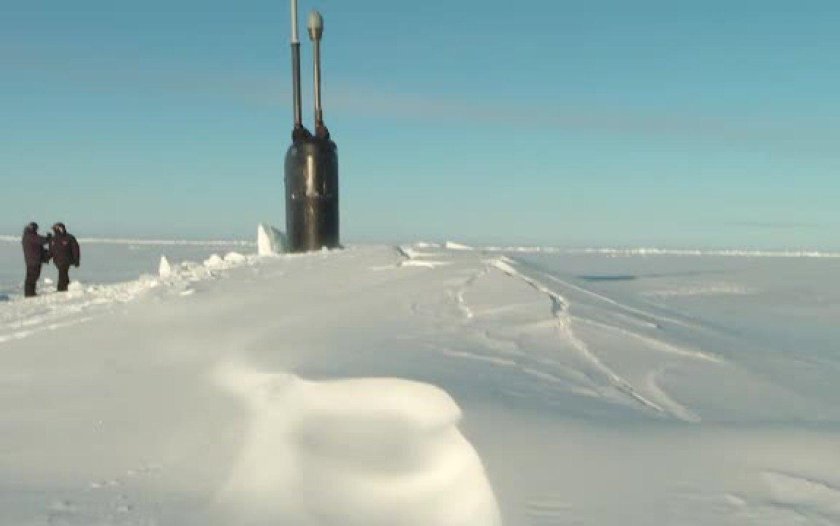 Подлодка США застряла во льдах Арктики