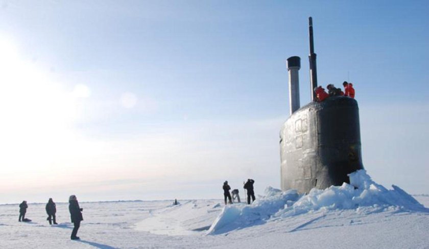 Всплытие подводной лодки на Северном полюсе