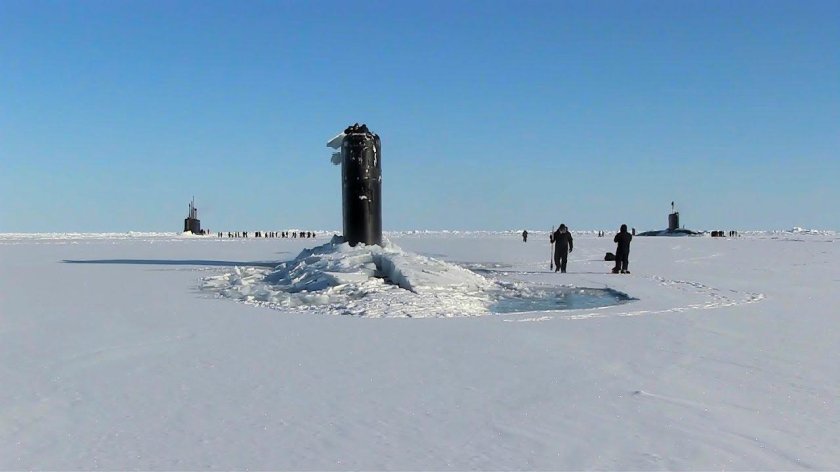 Всплытие подводной лодки на Северном полюсе