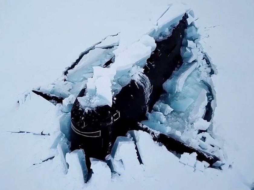 Всплытие 3 подводных лодок в Арктике