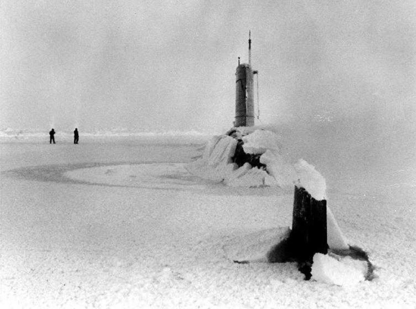 Всплытие подводной лодки на Северном полюсе
