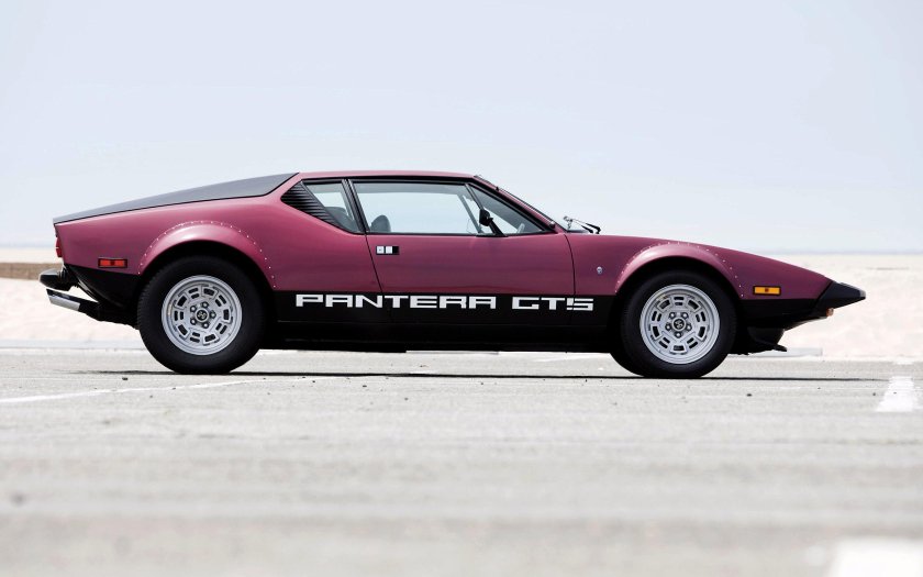 Машина de Tomaso Pantera