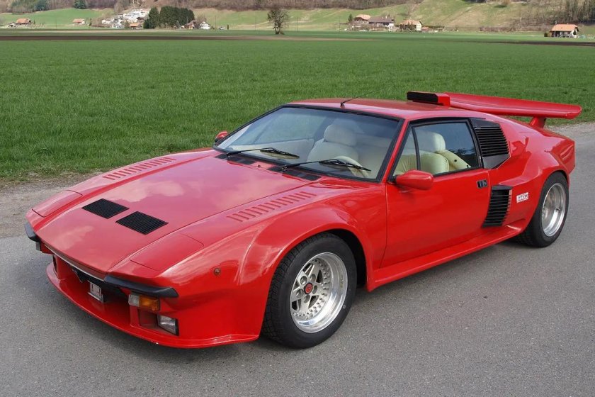 Машина de Tomaso Pantera