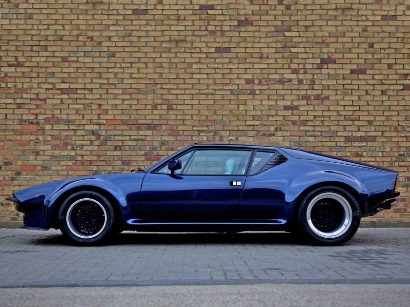 Машина de Tomaso Pantera