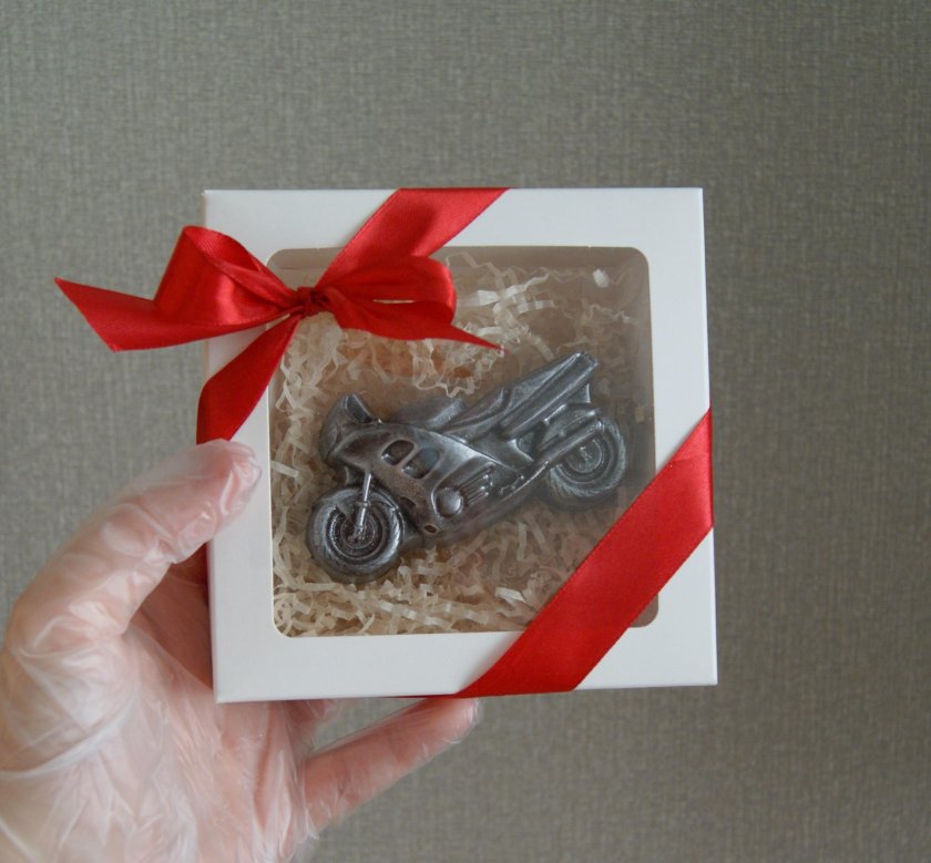 Мотоцикл в подарочной упаковке