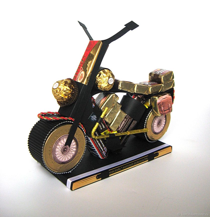 Мотоцикл из конфет