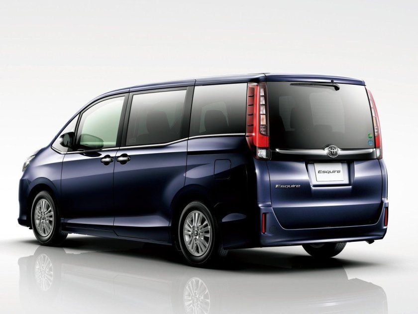 Toyota Esquire 2015