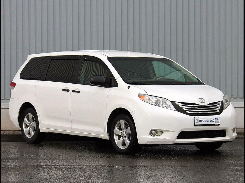 Тойота Сиенна 2010 года