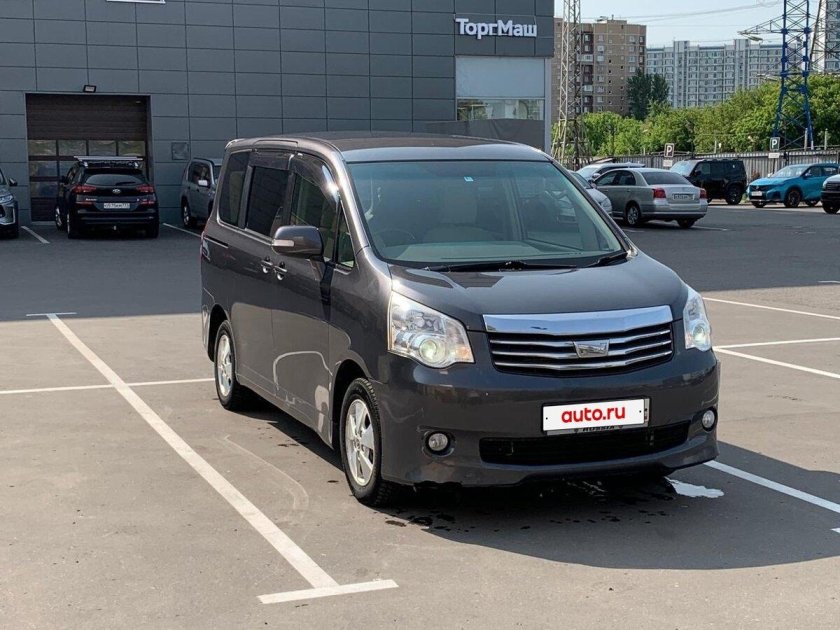 Toyota noah 2007