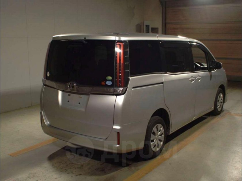 Toyota Noah r80 g