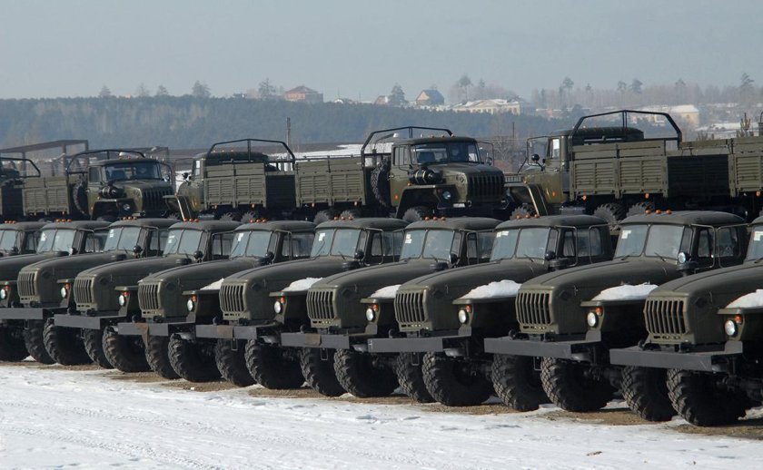 Колонна КАМАЗОВ вс РФ