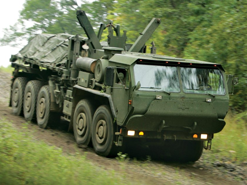 Грузовики Oshkosh LVSR