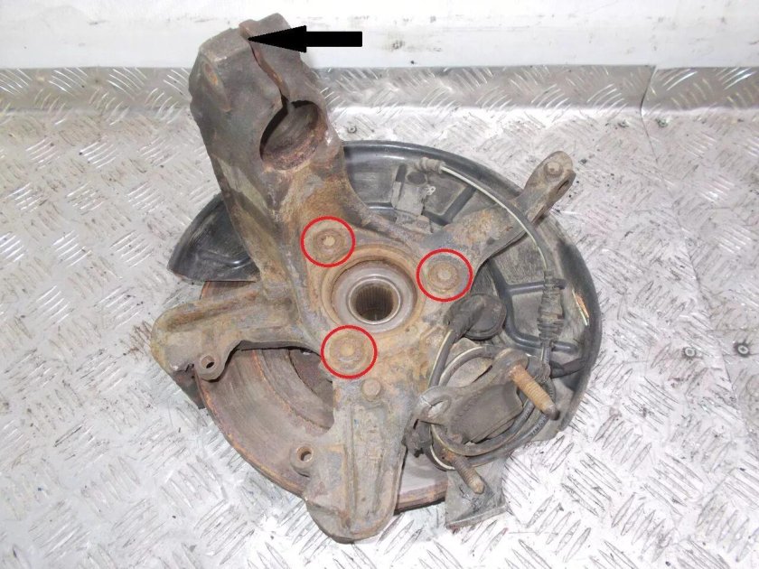Поворотный кулак Шкода Октавия а5
