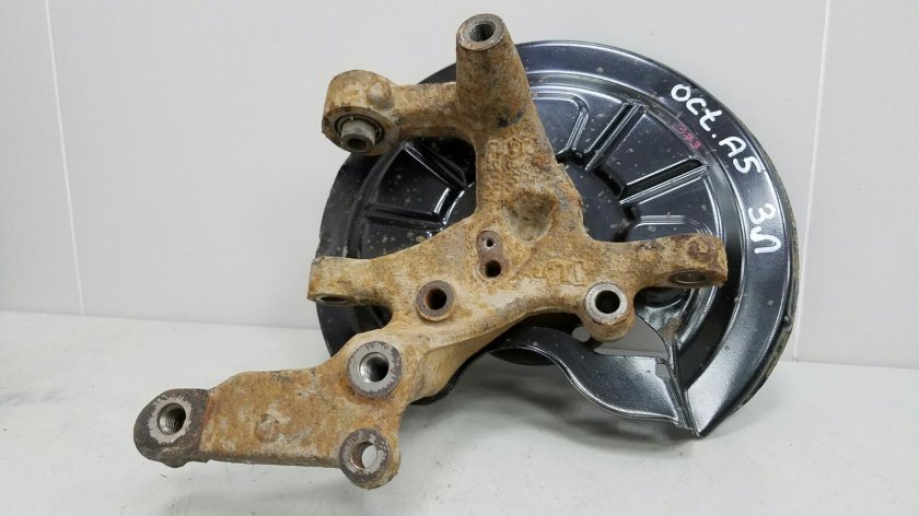 Кулак поворотный передний правый skoda octavia