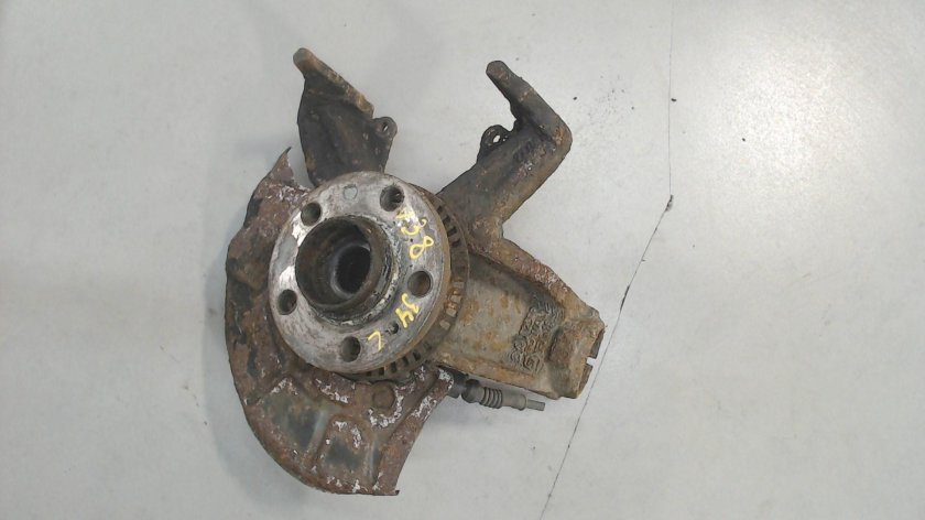 Поворотный кулак Шкода Октавия тур