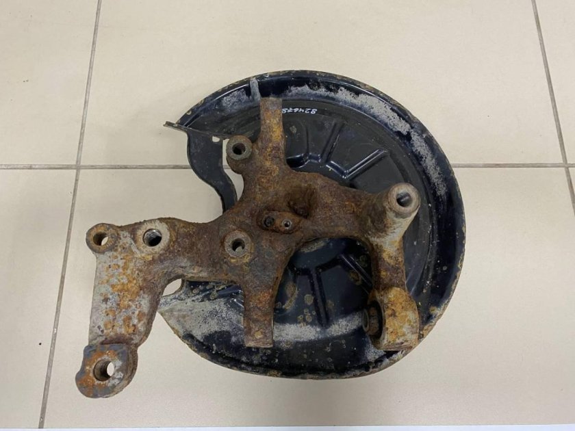 Кулак поворотный задний правый