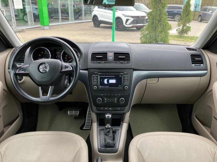 Skoda yeti 2011 салон