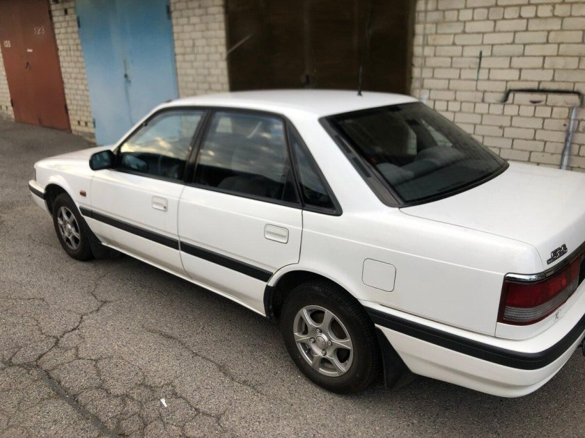 Mazda 626 1987 2.0 седан