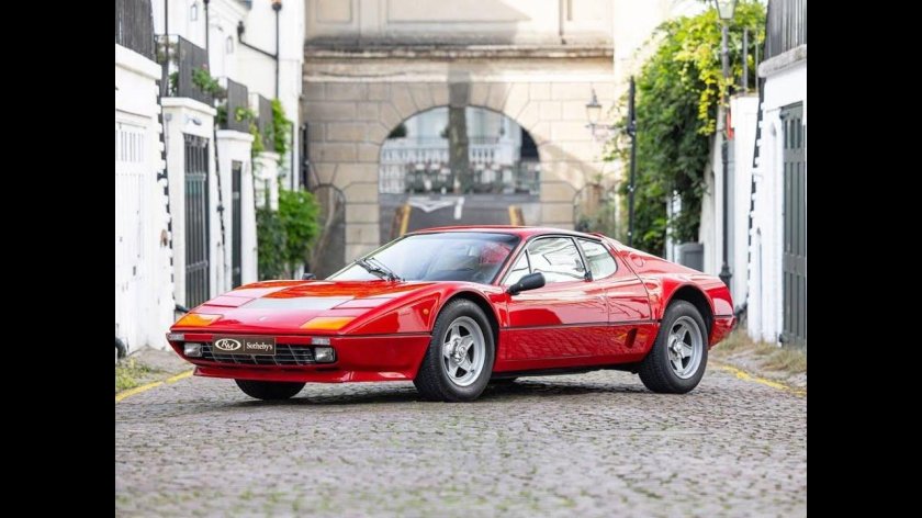 Феррари на фоне Лондона