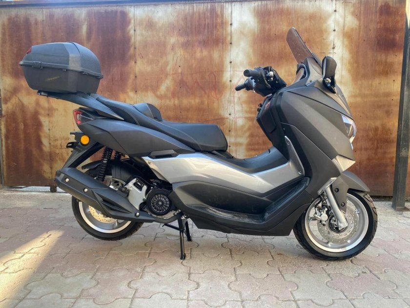 Максискутер ямаха тмакс