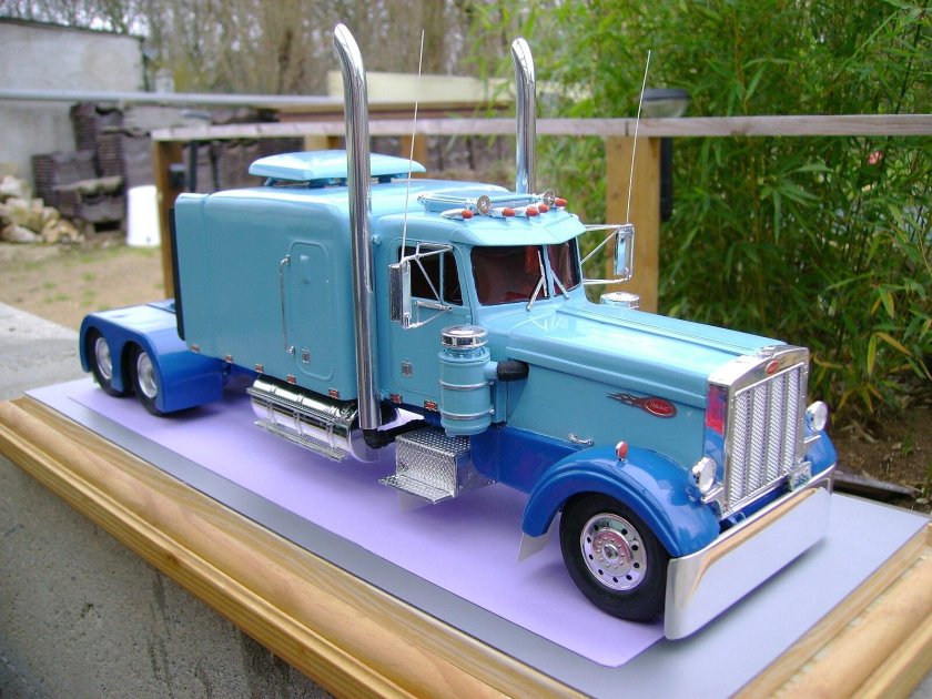 Игрушечный грузовик peterbilt 379