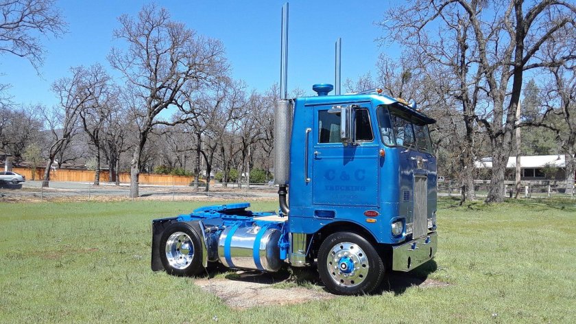 Петербилт 352