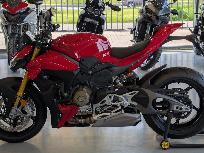 Ducati streetfighter v 4