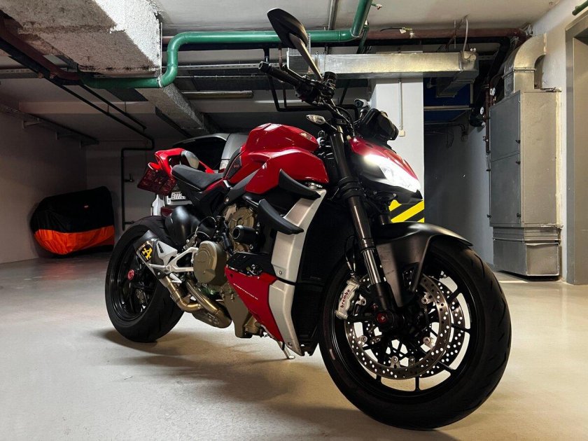 Ducati streetfighter v4s