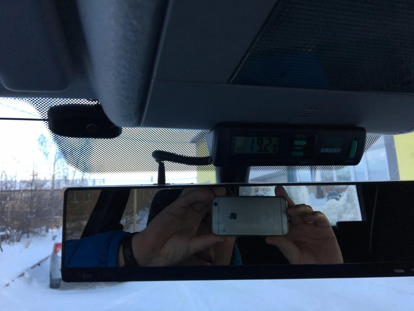 Салонное зеркало заднего вида