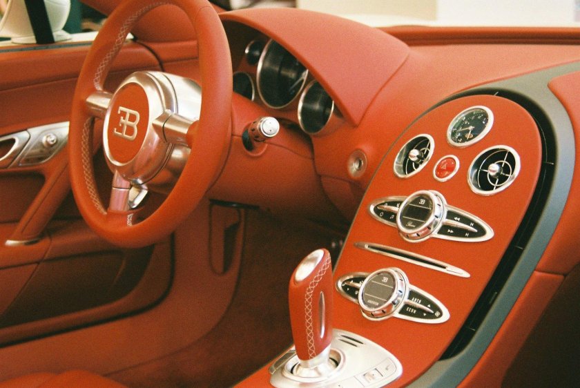 Приборная панель Bugatti Veyron