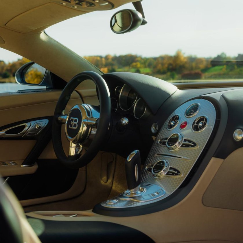 Автомобиль bugatti veyron