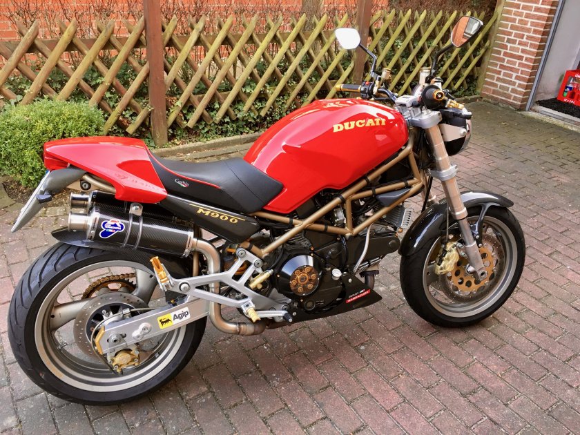 Ducati Monster 900
