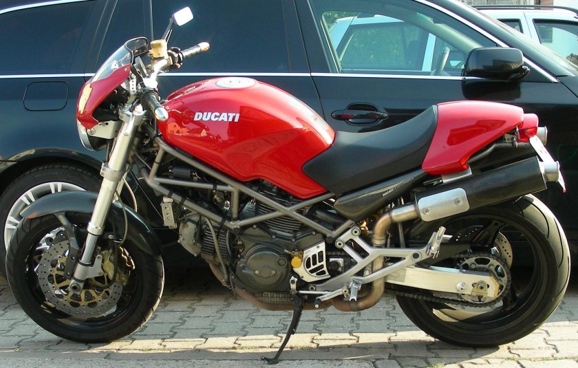 Ducati Monster 900 ie