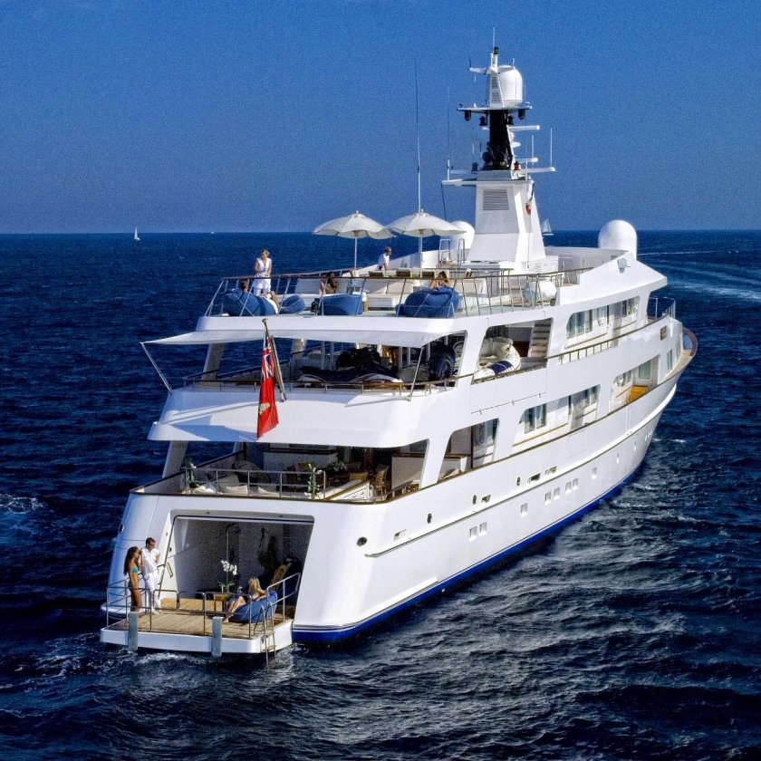 Яхта Benetti 105