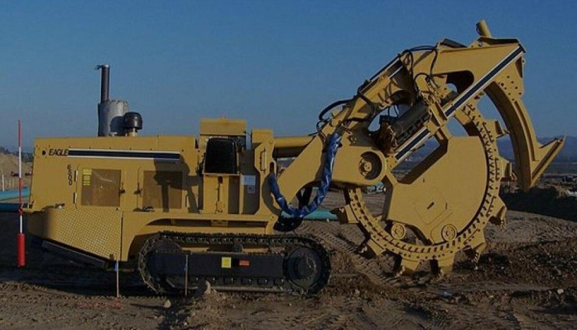 Роторный траншейный экскаватор