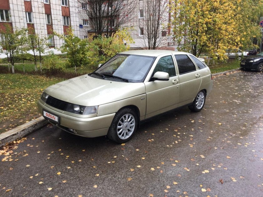 ВАЗ 2112 золотистая